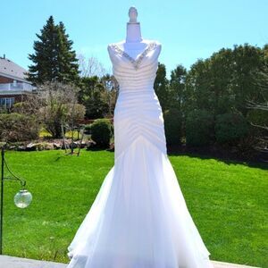 Gorgeous White Wedding Dress Mermaid Formal Gown Sleeveless V-Neck Fit and Flare